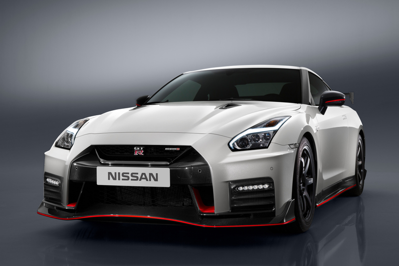 Illustration for article titled The 2017 Nissan GT-R Nismo Is Here To Kick All Your Asses With 600 Horsepower